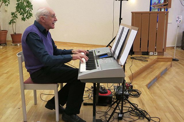 Roland Widmark vid keyboarden. Foto Dag Magnusson