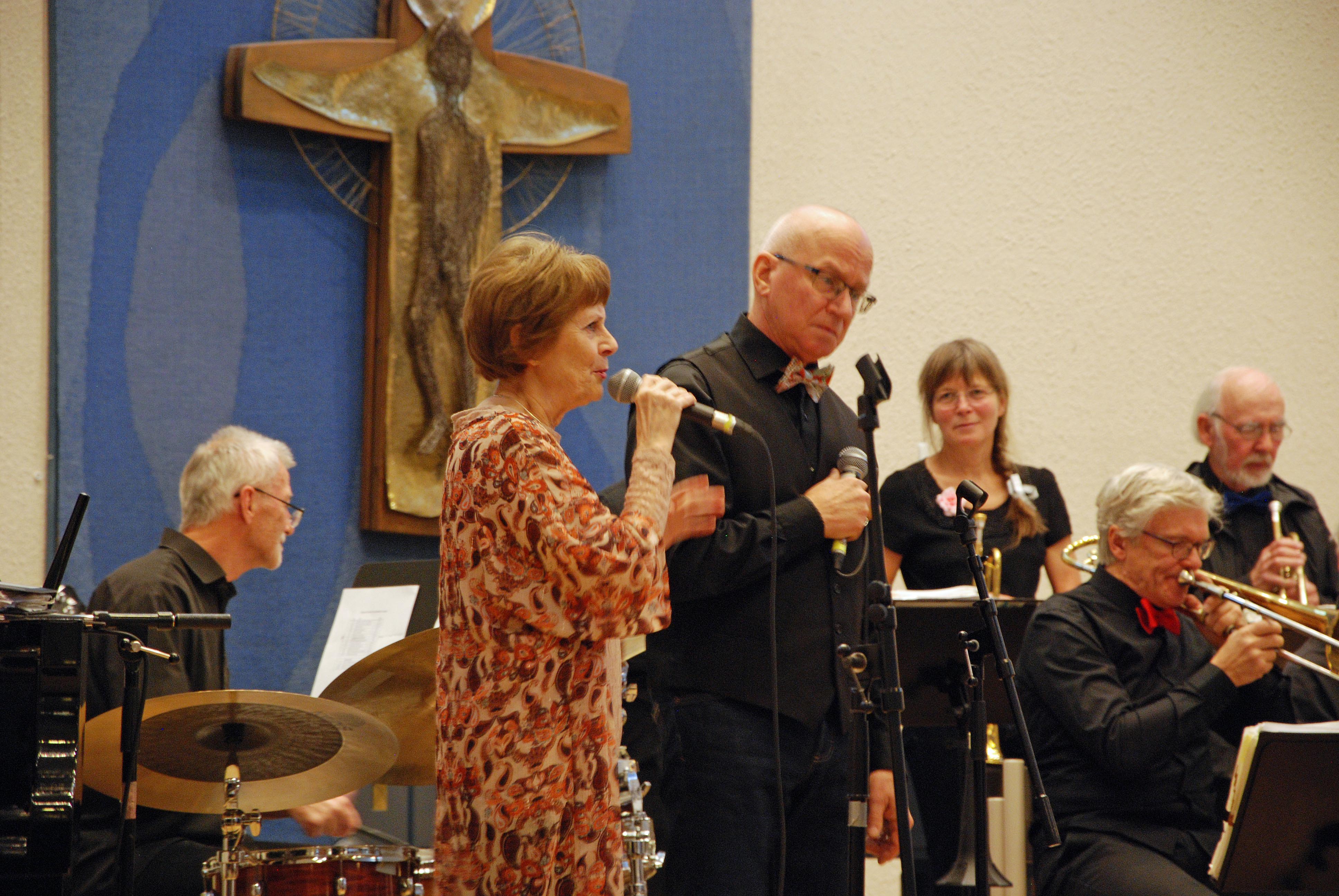 Maud Sparrman och Janne Pettersson i VA Big Band